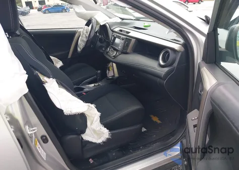 2015 Toyota Rav4 Xle z USA, uszkodzony, nr VIN 2T3WFREV5FW226315